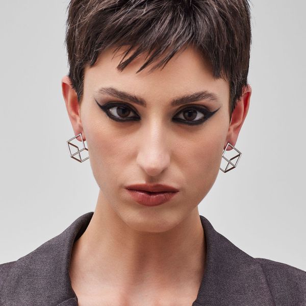 Little stud earrings
