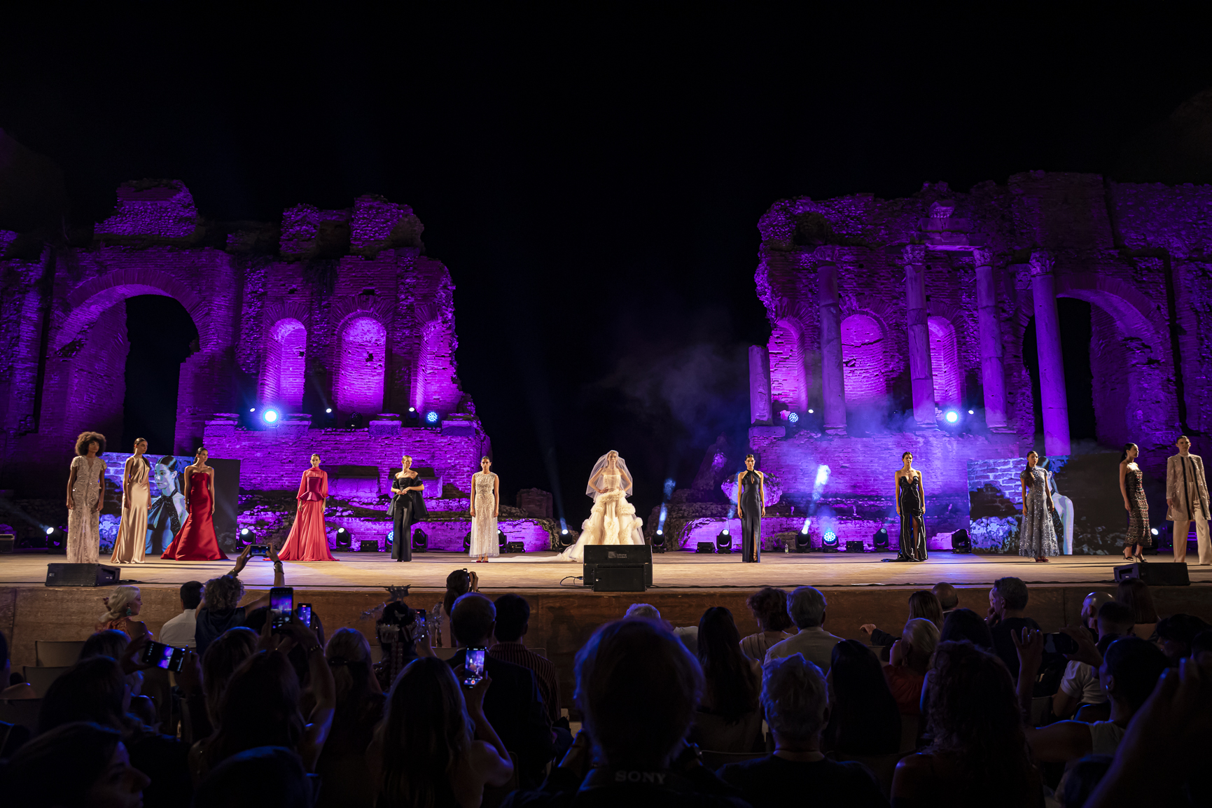 The 26th edition of Taomoda Week, the international event dedicated to fashion, design, art, and culture, concluded with great success, with Pianegonda among its partners. Conceived and directed by Agata Patrizia Saccone, the event is sponsored by the Camera Nazionale della Moda and the Camera Buyer Italia, and is recognized as one of the “Major Events” of the Sicilian Region.