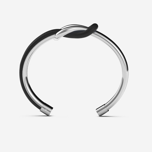 Large rigid bracelet