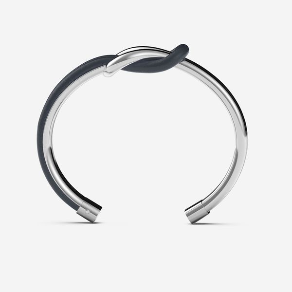 Large rigid bracelet